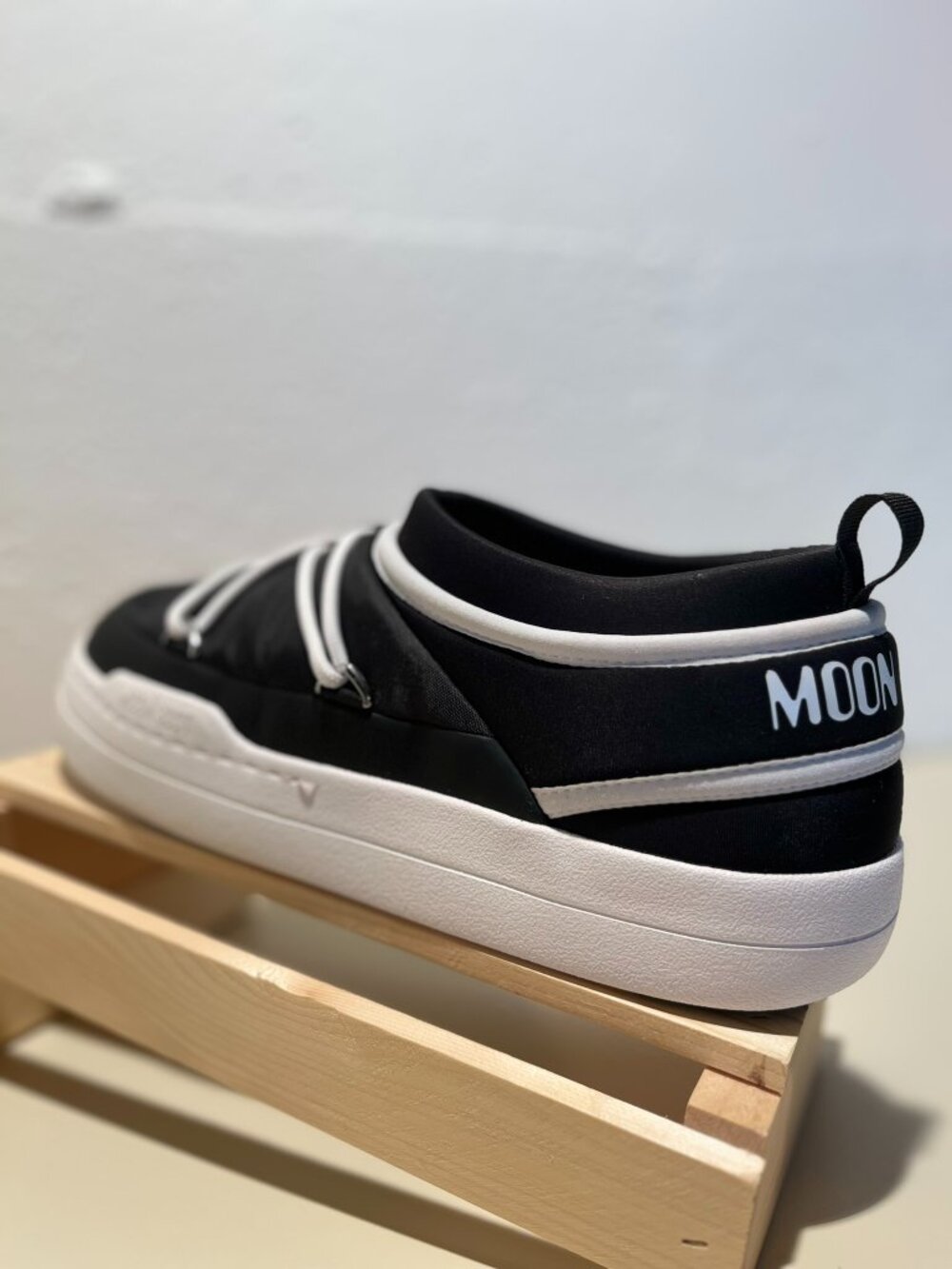Moon Boot Unisex Park Icon Ambidextrous Slip-On Shoes - Picture 8 of 15